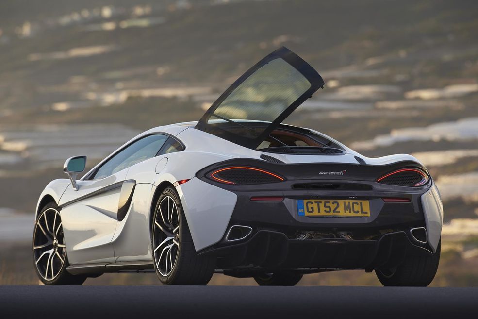 Белый mclaren 570gt