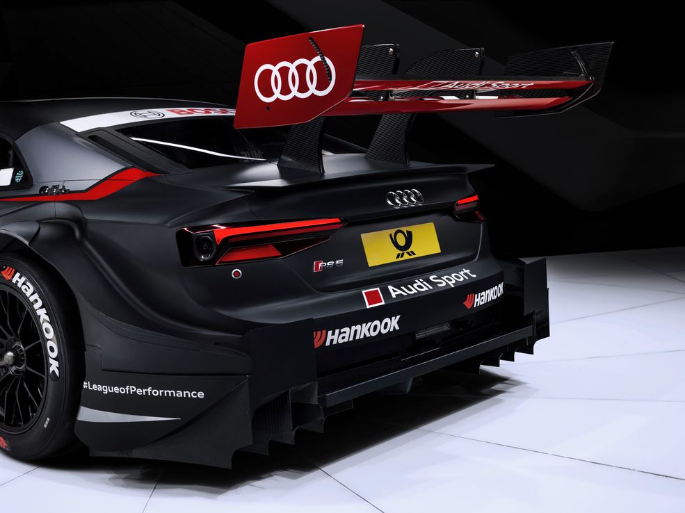 Pierwszy wyścig nowego sezonu DTM zostanie rozegrany dopiero 6 maja w Niemczech, na torze Hockenheim. Do tego czasu swoje konstrukcje zaprezentują BMW i Mercedes-AMG. Sezon 2017 składa się z 18 weekendów, podczas których będą rozgrywane po dwa wyścigi. Ostatni z datą 15 października.
