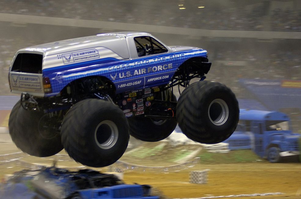 Monster Truck Afterburner sponsorowany przez U.S. Air Force