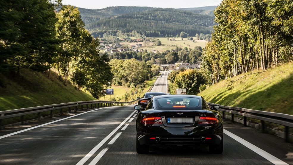 Aston Martin Road to Wrocław stanowiło szansę na zobaczenie także trochę starszych, a być może nawet bardziej lubianych modeli marki
