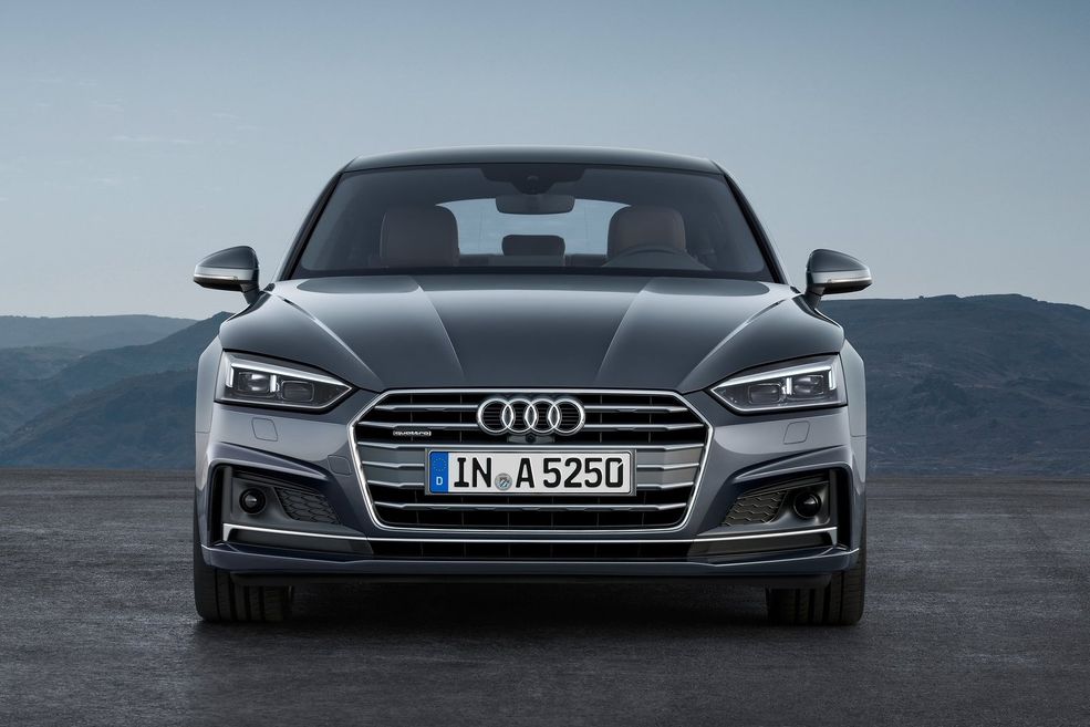 Klienci będą wybierać pomiędzy trzema silnikami benzynowymi TFSI i trzema dieslami TDI. Generują one moc od 150 KM do 286 KM. W porównaniu do poprzedniego modelu, Audi zredukowało zużycie paliwa nawet o 22 proc., natomiast moc wzrosła średnio o 17 proc.