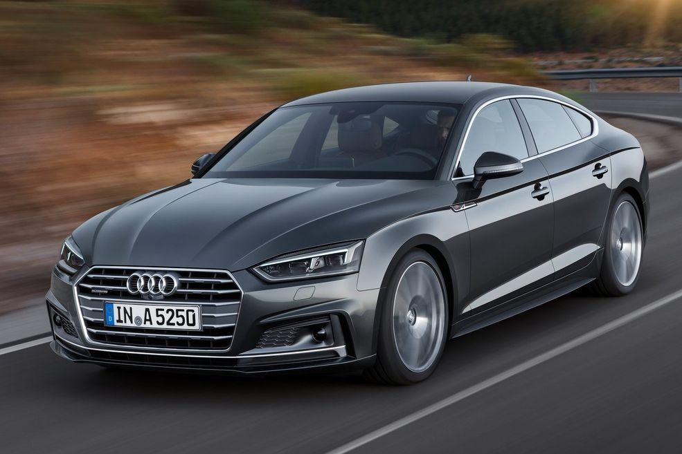 Poza znanymi z innych modeli systemami aktywnego bezpieczeństwa, Audi wyposaża A5 Sportback w adaptacyjny tempomat z asystentem jazdy w korkach. Odciąża on kierowcę w ruchu drogowym do prędkości 65 km/h, samodzielnie zwalnia i przyspiesza oraz na dobrze oznaczonych drogach, przejmuje czasowo kierowanie pojazdem. Sam tempomat wspomaga się danymi z systemu GPS na temat ukształtowania drogi i pozwala lepiej gospodarować paliwem niż standardowe urządzenie tego typu.