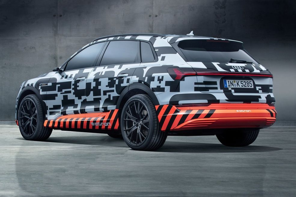 Producent informuje, że 250 egzemplarzy przejechało łącznie 5 mln km w ramach jazd testowych na czterech kontynentach. Takie auta będziemy mogli oglądać na drogach Europy, a swoją podróż rozpoczynają właśnie w Genewie. Jeżeli zrobicie zdjęcie takiego samochodu, to możecie je opublikować na portalu społecznościowym.