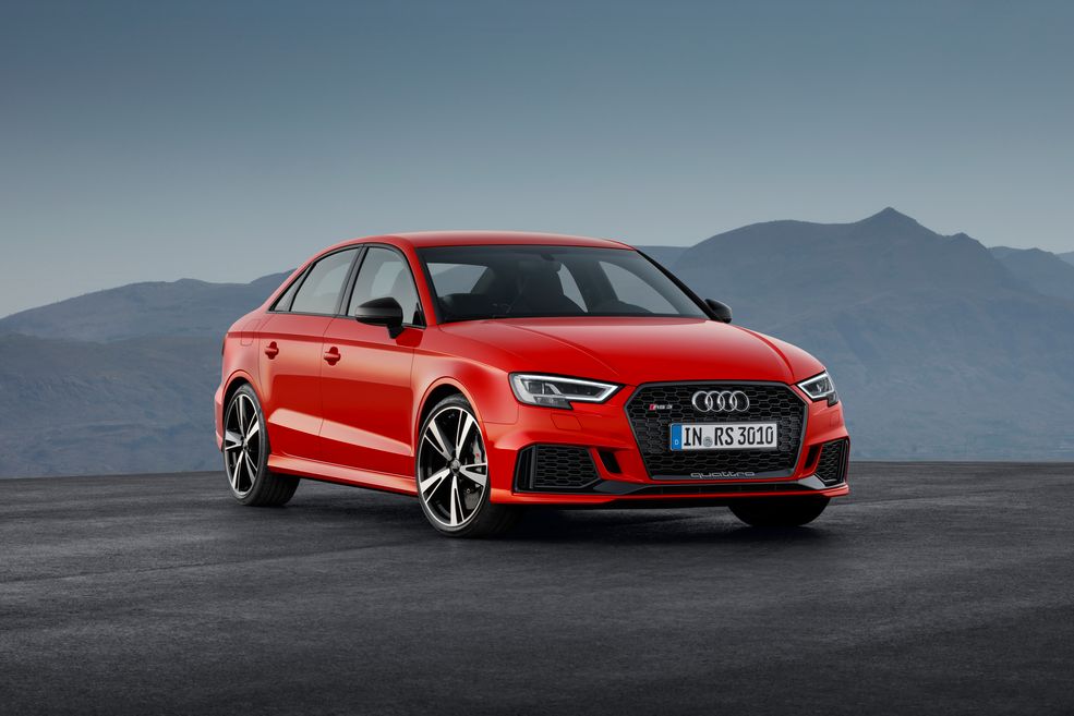 RS3 Sedan prezentuje się poważniej i bardziej elegancko niż hatchback, choć oczywiście nie brakuje tu sportowych dodatków.