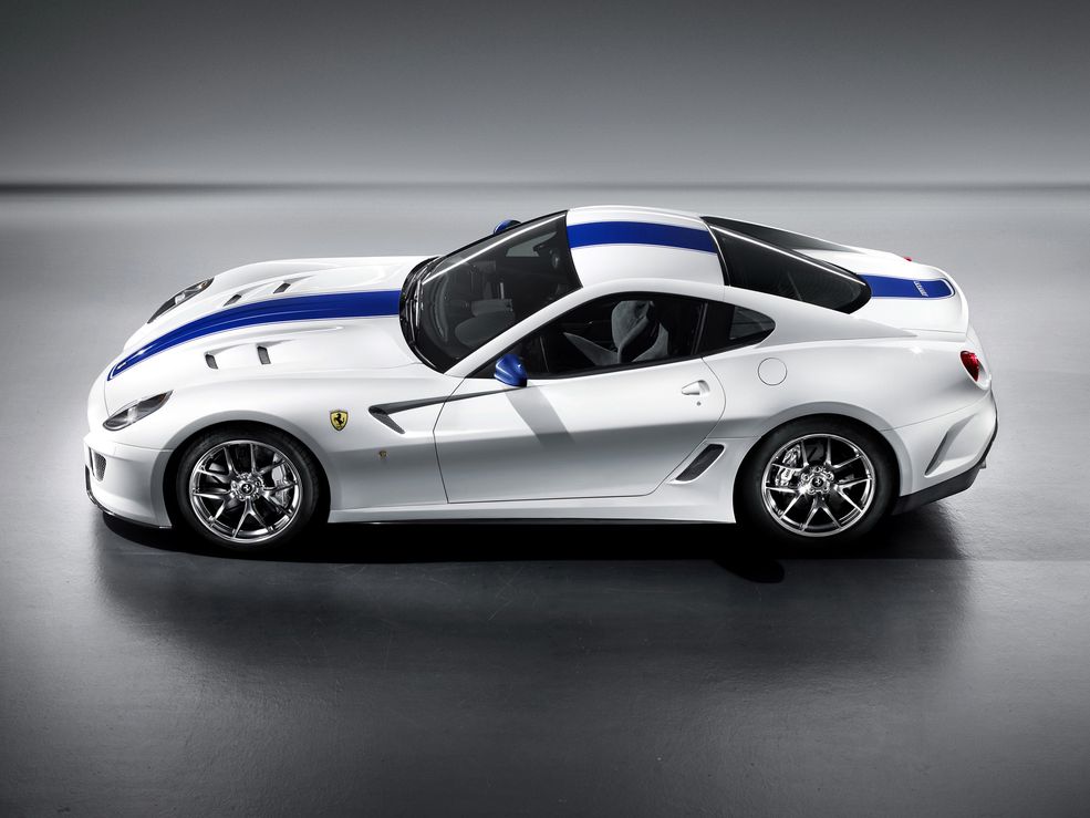 Który wóz wygląda lepiej - 599 GTO czy nowe i agresywne F12tdf?