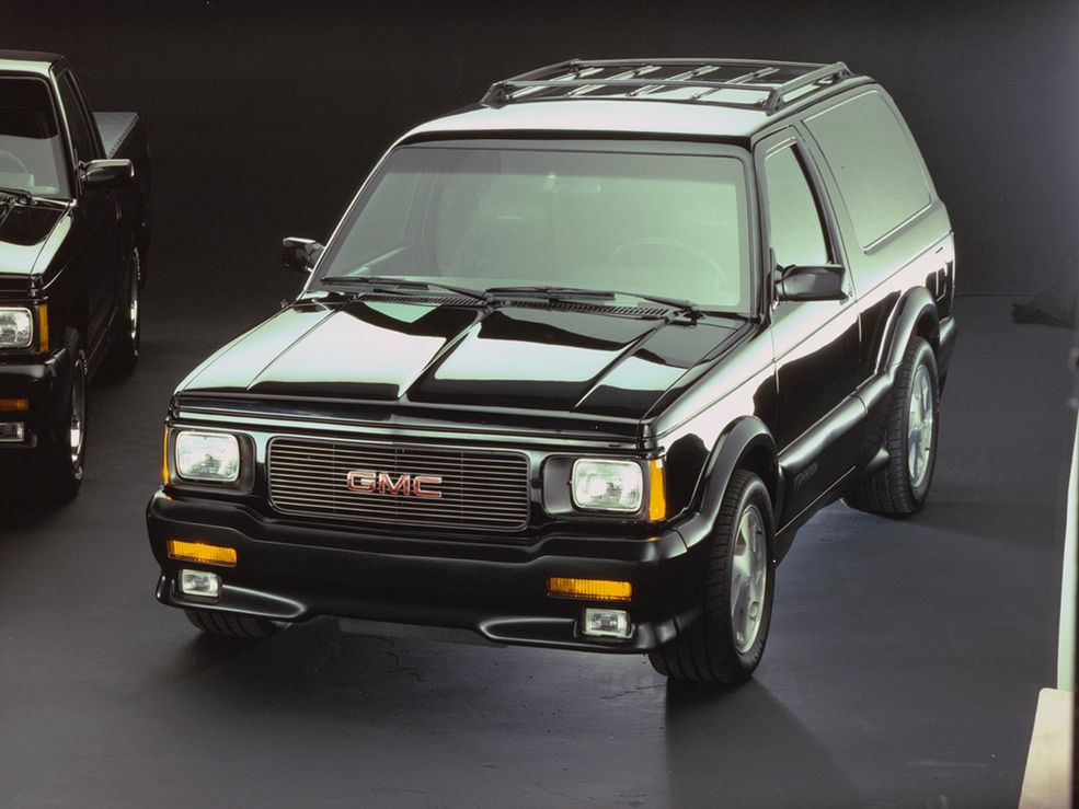 Choć znawcy tematu wiedzą, na co patrzą, to dla laika GMC Typhoon to zwykła, kanciasta terenówka. Tymczasem pod maską jest turbodoładowane V6, a sprint od 0 do 97 km/h zajmuje zaledwie 5,7 sekund.