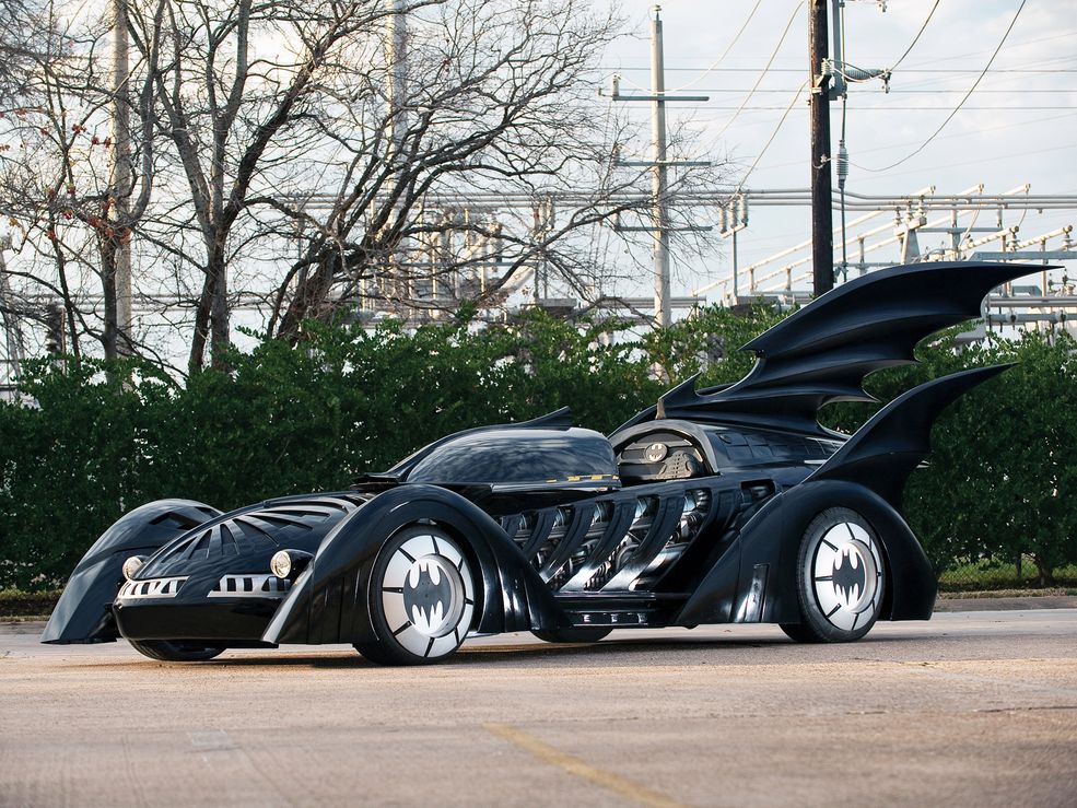 Czarny niczym nietoperz Batmobile z filmu "Batman Forever".