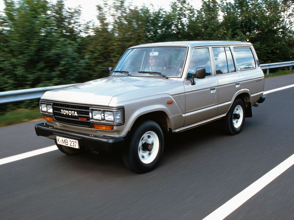 To dlatego nowy Land Cruiser stał się samochodem po prostu nowoczesnym, przy którym marki amerykańskie wciąż produkowały ciężarówki i traktory, a nawet Range Rover przy serii J6 wyglądał biednie ze swoim 3-drzwiowym nadwoziem. Dopiero rok po prezentacji J6 Land Rover zaoferował klientom 5-drzwiowego Range Rovera.