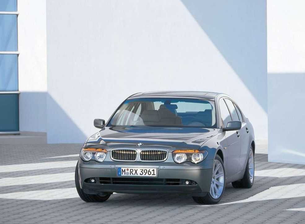BMW 7 E65 to jedno z najbardziej pokracznych aut w dziejach tej marki, które wyszło z pod pióra słynnego już Chrisa Banglea.