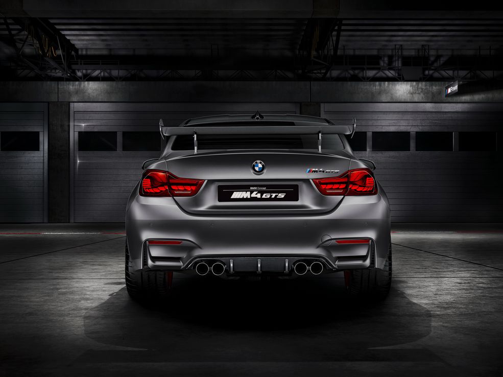 Koncepcyjne sportowe BMW jest zapowiedzią produkcyjnego modelu, który możemy zobaczyć już w przyszłym roku. Na jego pokładzie znajdzie się między innymi innowacyjne rozwiązanie z wtryskiem wody.