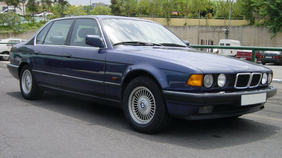 BMW Serii 7 E32 dane techniczne, spalanie, opinie, cena