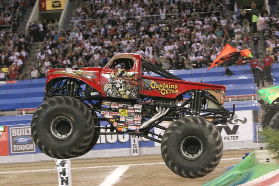 Monster Truck Captain's Curse na bazie Willys Pickup