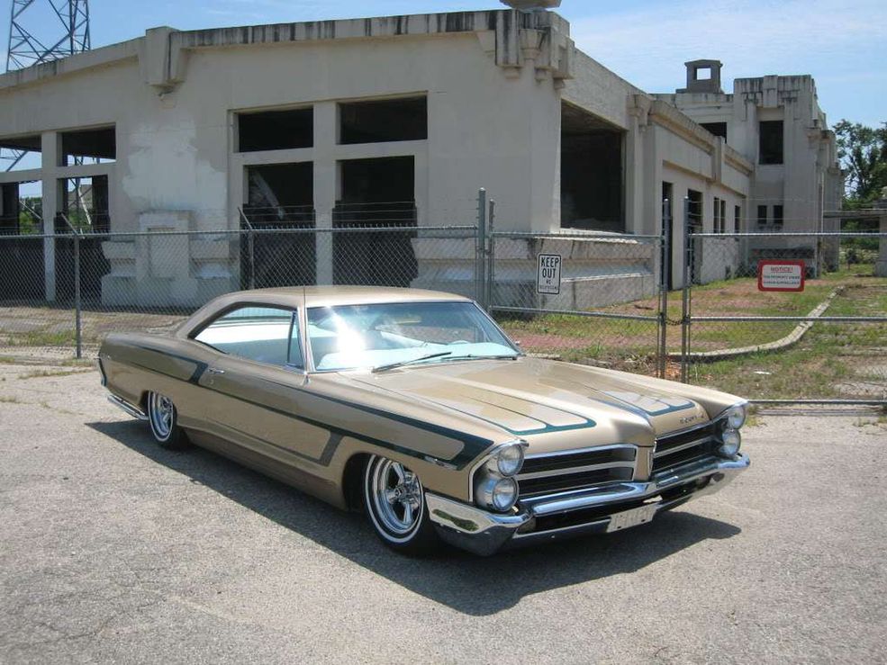 Lowridery: centymetry ponad ulicami Pontiac Catalina