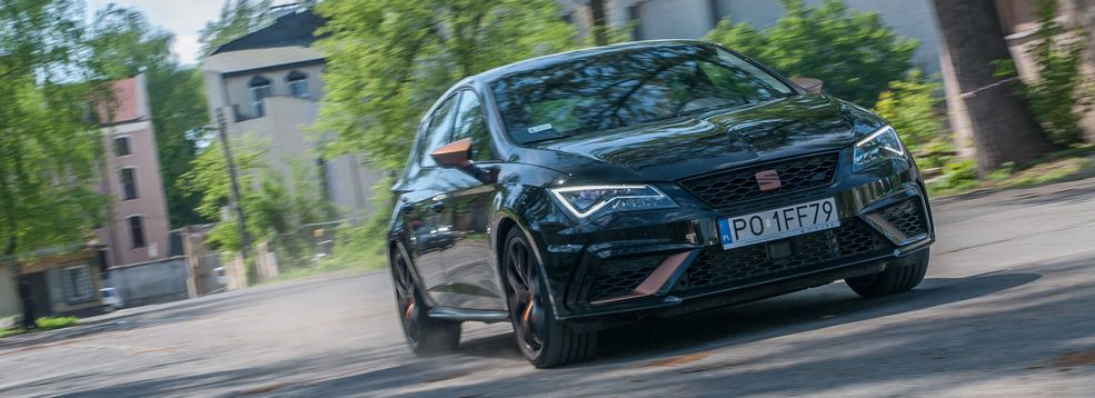Seat Leon Cupra R - nie jest najszybszy z gamy, ale nadrabia prowadzeniem.