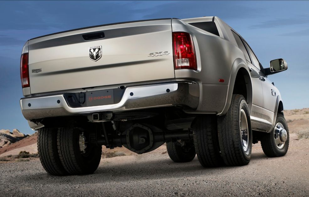 Dodge Ram 3500 Laramie Mega Cab 4x4 (fot. egmcartech.com)