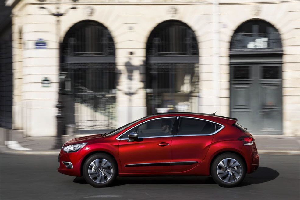 Oprócz kosmetyki w wyglądzie, Citroën wprowadził też znaczące zmiany pod maską. Teraz DS4 będzie oferowany z 2 nowymi silnikami.