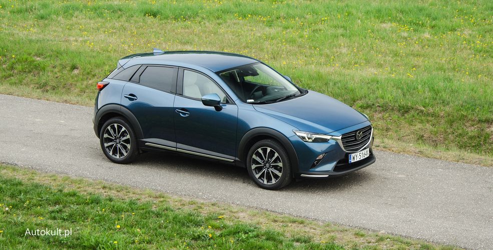 Mazda CX-3 jest mała i dość droga, ale to nie szkodzi. Podbiła rynek i serca kobiet.