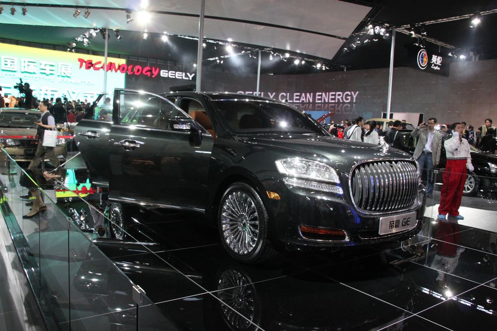 Emgrand GE To już drugi Rolls-Royce, ale ze światłami od Audi Q7.