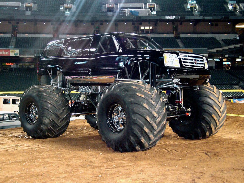 Monster Truck na bazie Cadillaca Escalade