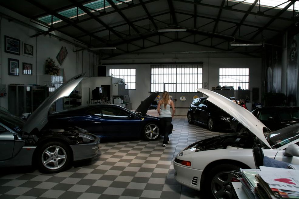 Ferrari 456, Ferrari F360, Alfa Romeo 147 GTA, Mitsubishi 3000GT (fot. luxury4play.com)