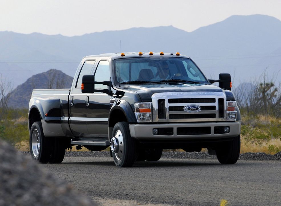 Ford F-450 Super Duty (fot. carpicgallery.com)