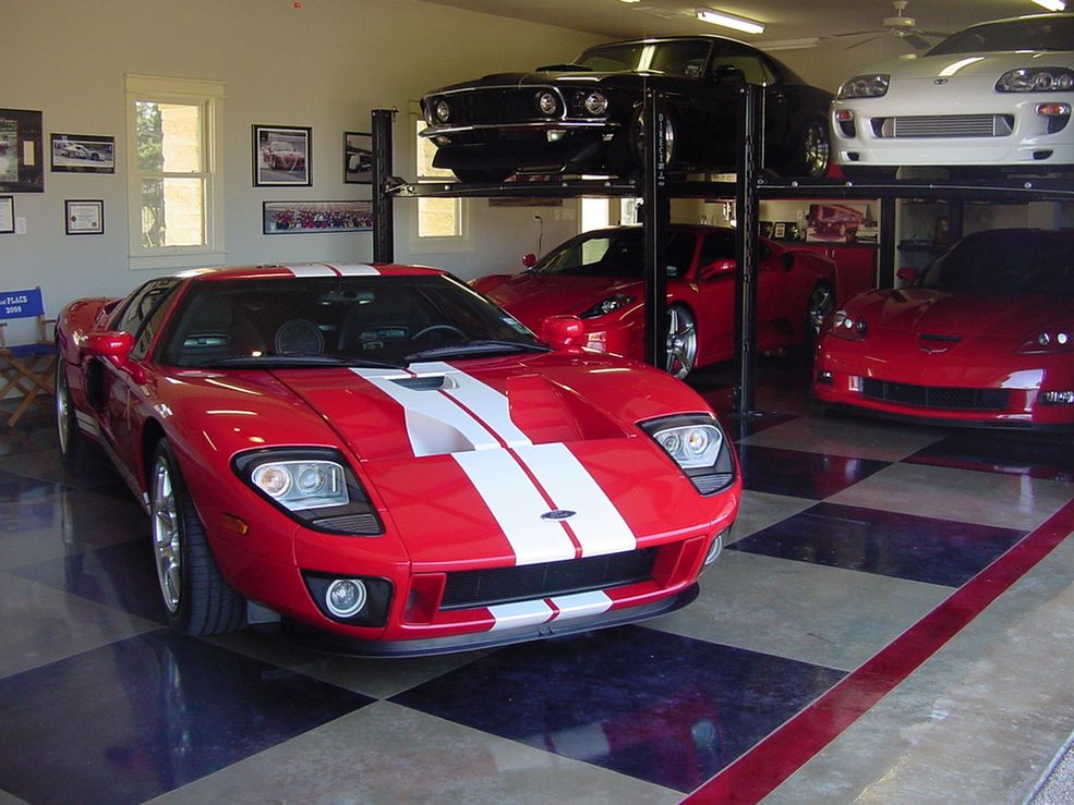 Ford GT, Ford Mustang, Ferrari F430, Toyota Supra, Corvette C6 (fot. luxury4play.com)