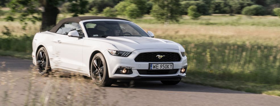 Otwarte nadwozie wersji Convertible nie zaburza klasycznej, wulgarnej linii Mustanga.