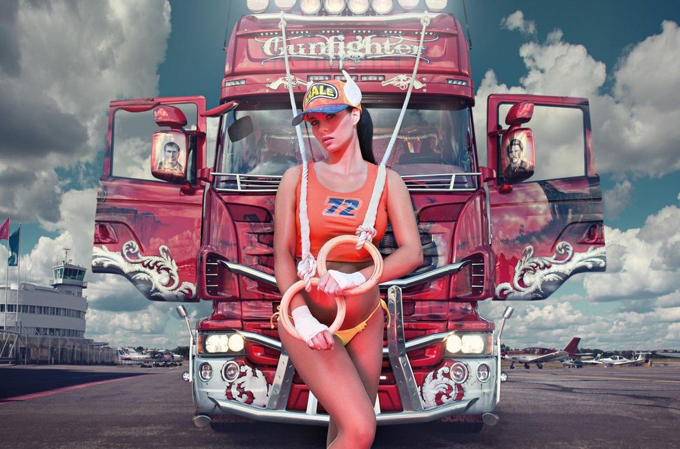 Frizzi Arnold na sesji kalendarza Miss Tuning 2013 (10)