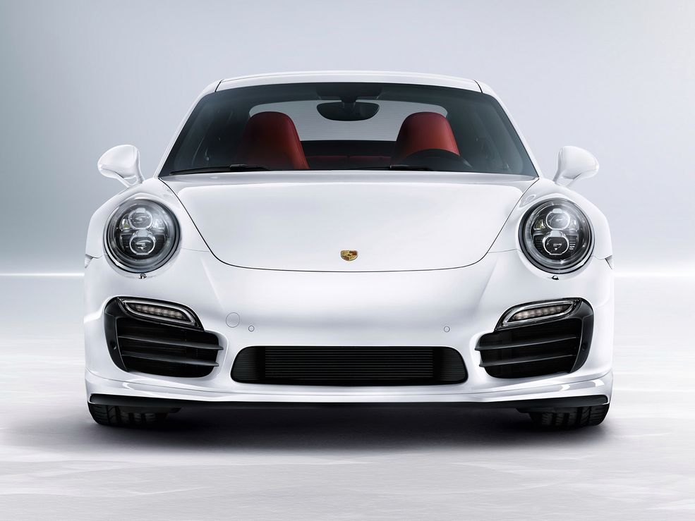 Porsche 911 Turbo S
Silnik: 3,8 l B6, turbodoładowany
Maksymalna moc: 560 KM
Napęd: na cztery koła, skrzynia automatyczna, 7-biegowa PDK
Przyspieszenie 0-100 km/h: 3,1 s
Prędkość maksymalna: 318 km/h
Cena w Polsce: 976 900 zł