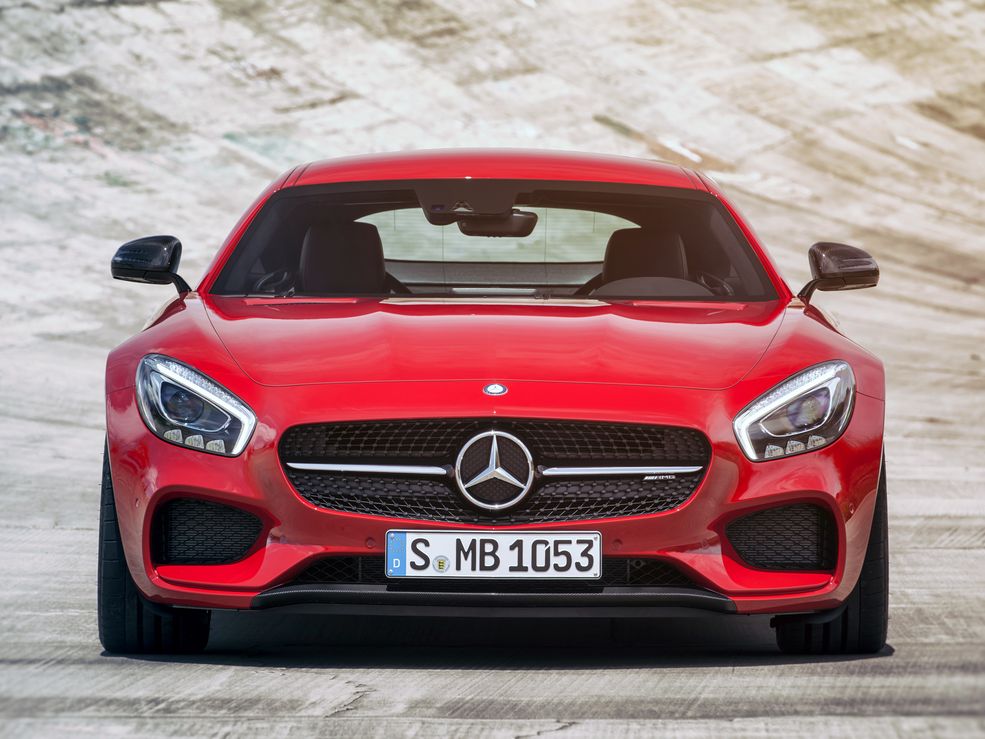 Mercedes-AMG GT S
Silnik: 4,0 l V8, turbodoładowany
Maksymalna moc: 510 KM
Napęd: na tylne koła, skrzynia automatyczna, 7-biegowa Speedshift AMG
Przyspieszenie 0-100 km/h: 3,8 s
Prędkość maksymalna: 310 km/h
Cena w Polsce: od 642 500 zł