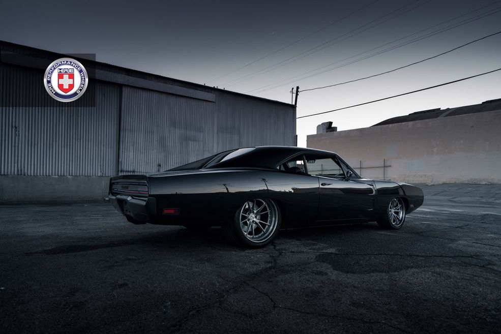 Ten Dodge Charger jest jednym z takich samochodów. Choć zdjęcia mają na celu prezentację przede wszystkim felg HRE Performance Wheels, to koła nie są tutaj jedyną zmianą w stosunku do oryginału