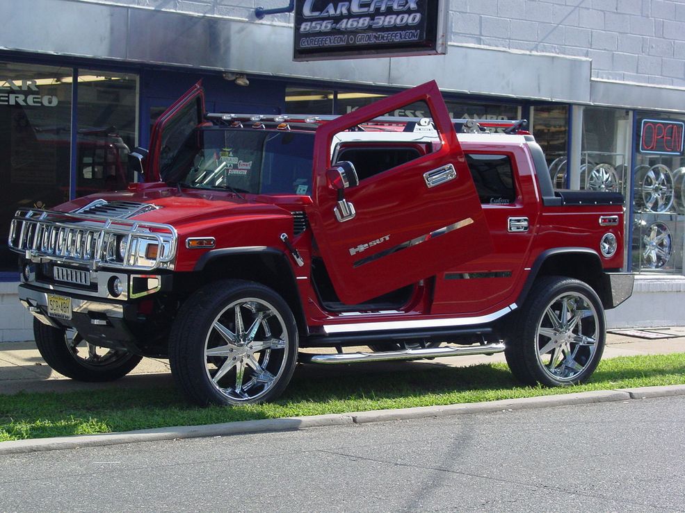 Hummer H2 (fot. ferraridoors.com)