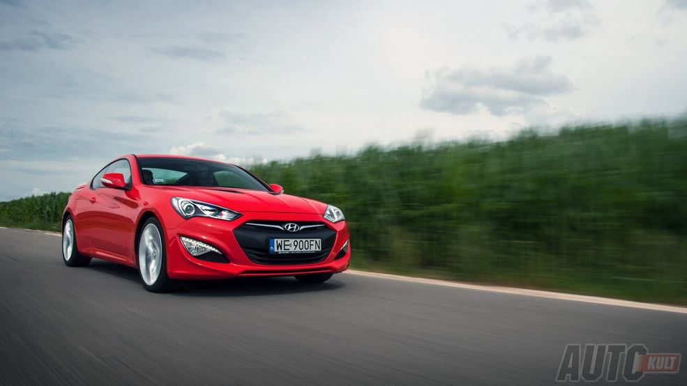Hyundai Genesis Coupé z 3,8-litrowym silnikiem V6, ręczna skrzynią i napędem na tył dał nam mnóstwo frajdy podczas testów. Koreańczycy pokazali tym wozem, że doskonale rozumieją czego potrzeba do dobrej zabawy (a wcale nie jest to doskonały czas przejazdu Zielonego Piekła). Genesis Coupé jest prosty, narwany i głośny. Czego chcieć więcej?
Hyundai Genesis Coupé V6 - test
