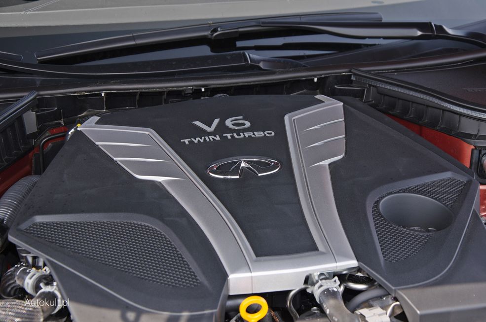 Infiniti Q60S