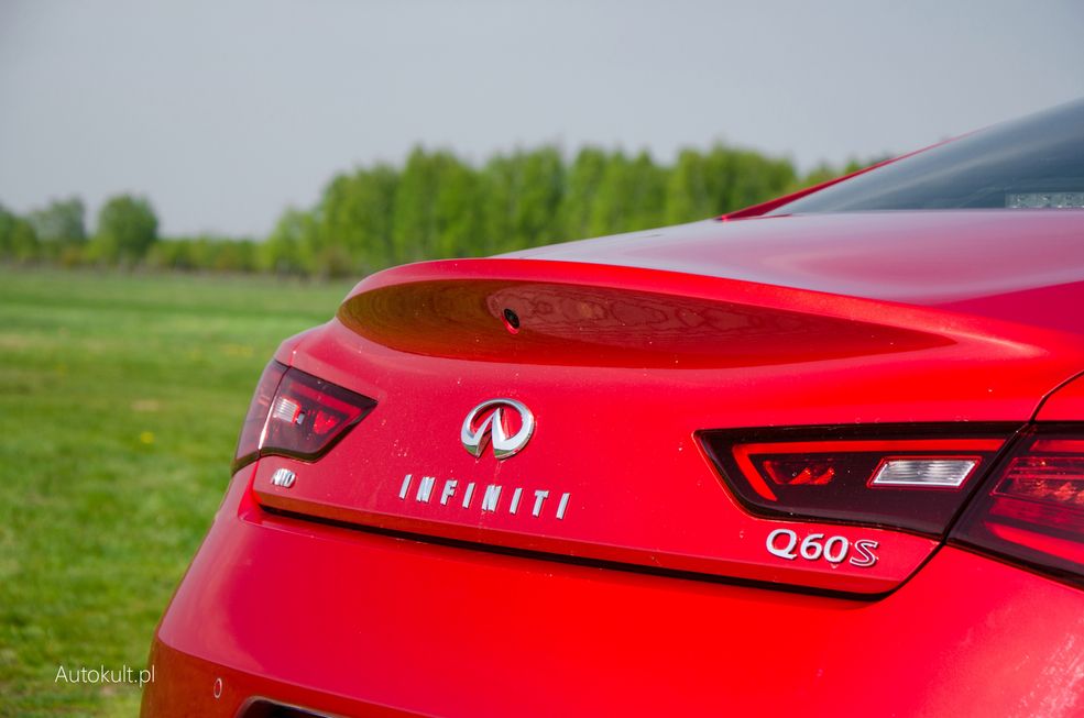Infiniti Q60S