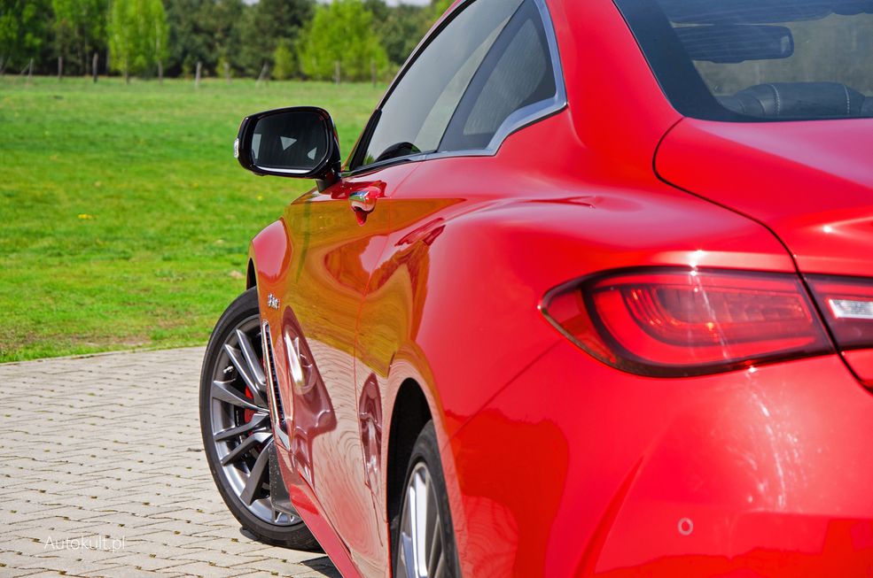 Infiniti Q60S