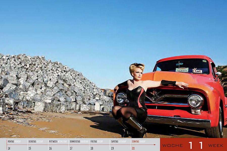 Kalendarz Girls & Legendary US Cars 2011