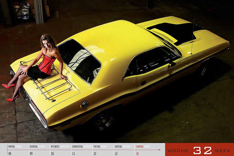 Kalendarz Girls & Legendary US Cars 2011