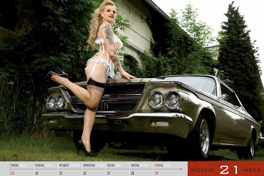 Kalendarz Girls & Legendary US Cars 2011