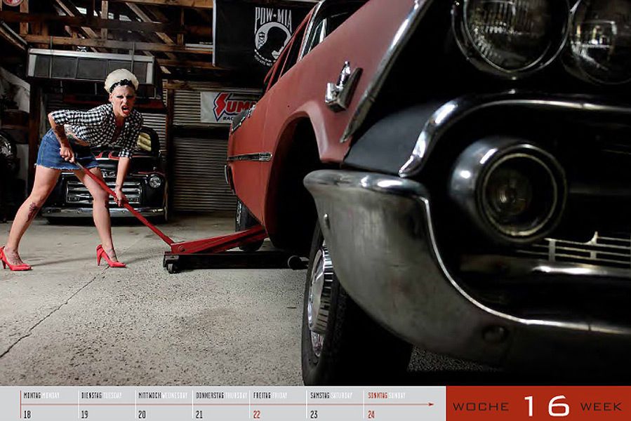 Kalendarz Girls & Legendary US Cars 2011