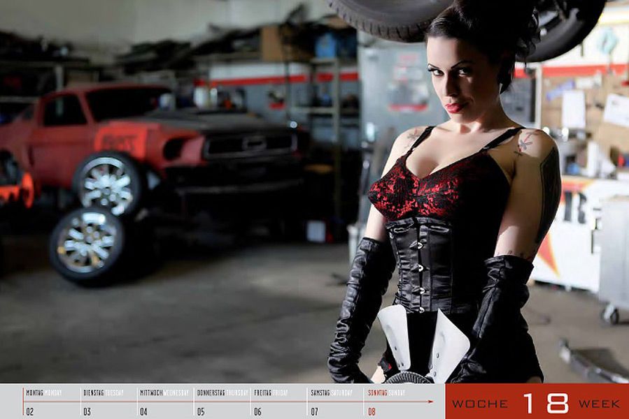 Kalendarz Girls & Legendary US Cars 2011