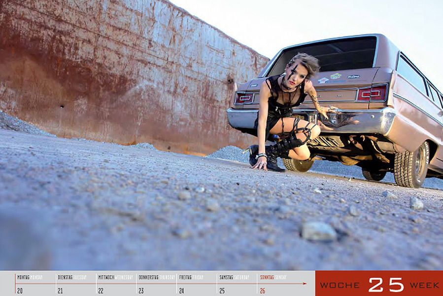 Kalendarz Girls & Legendary US Cars 2011