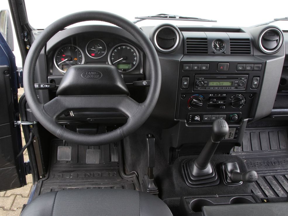Land Rover Defender 110 Station Wagon EU-spec (2007)