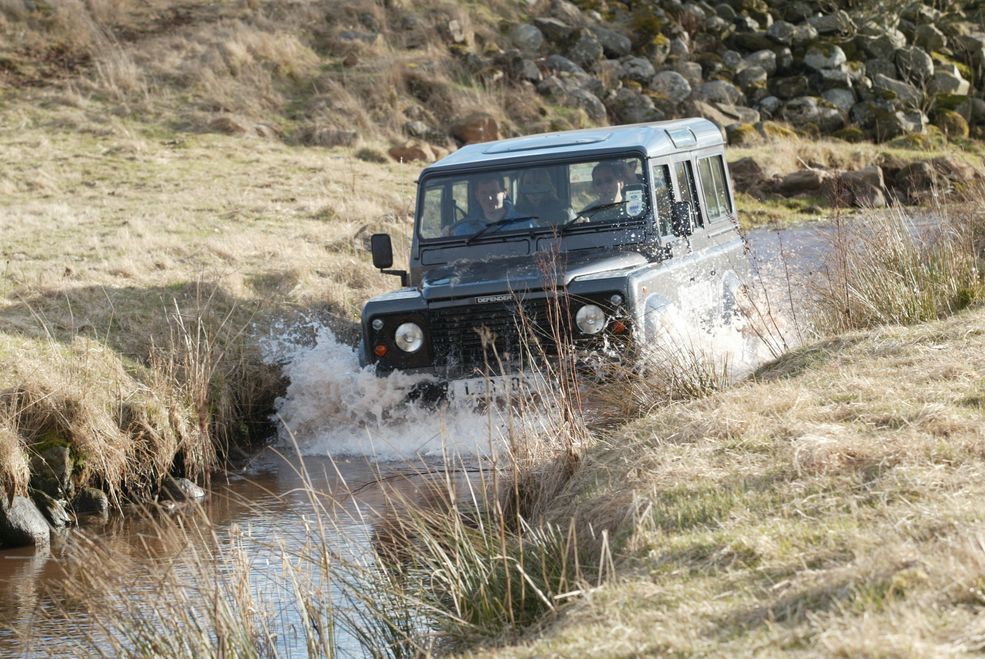 Land Rover Defender (fot. autokult.pl)