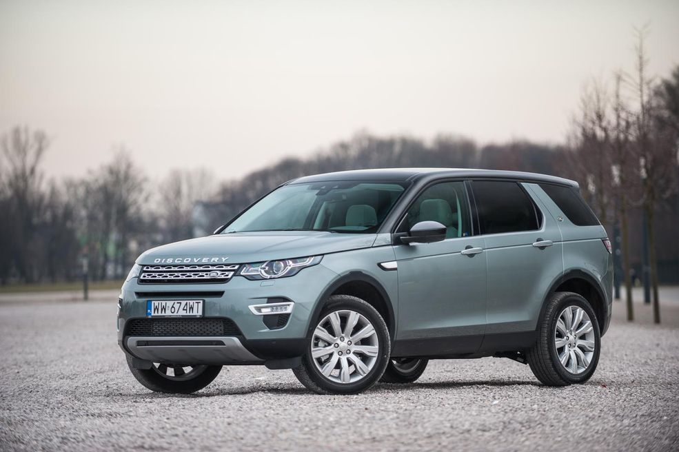 Дискавери выход серий. Discovery Sport 2023. Белый Discovery Sport 2023. Дискавери спорт фото.