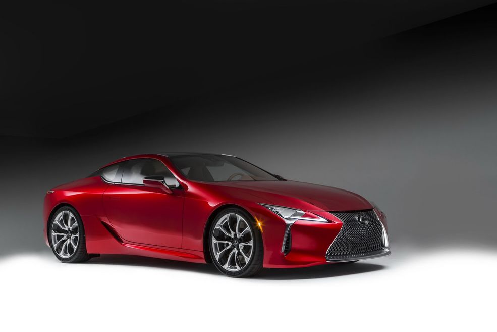 Lexus LC 500
Silnik: 5.0 V8, wolnossący - 467 KM, 528 Nm