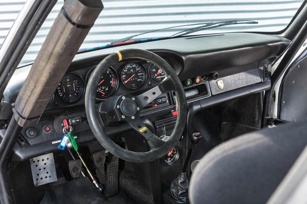 Porsche 934/5 '76 i VW T2 Transporter '77 na aukcji