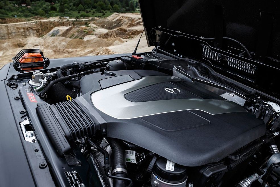 Jednym ze znaków tego jest wspólny silnik dla Professional i standardowej odmiany, czyli diesel oznaczony jako 350d. Jest to jednostka V6 o mocy 245 KM współpracująca z automatem 7G-TRONIC PLUS. Maksymalny moment obrotowy to 600 Nm w zakresie od 1600 do 2400 obr./min.
