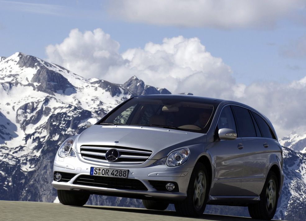 Mercedes-Benz R-Class Mercedes kolejno wypełnia cały alfabet swoimi nowymi modelami, tym razem przyszła kolej na literę R, jak rozstrój żołądka.