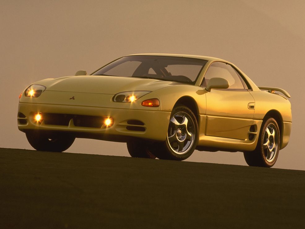 Choć Mitsubishi 3000GT jest typowym, wygodnym Gran Turismo i nie sprawdza się w wyścigach po zakrętach, to nie można mu odmówić bardzo ładnej sylwetki i przede wszystkim technicznego zaawansowania. Miał też ogromny potencjał w wyścigach na prostej. Historia tego modelu przypomina trochę tę, którą znamy z prac nad rozwojem rajdowego Audi quattro, które pomimo wielu wysiłków cierpiało na słabe osiągi ze względu na zbyt mocno przesunięty do przodu silnik. W Gran Turismo, gdzie można było jeździć różnymi odmianami tego samochodu również nie robił furory. Prowadzi się źle i nie osiąga dobrych wyników.